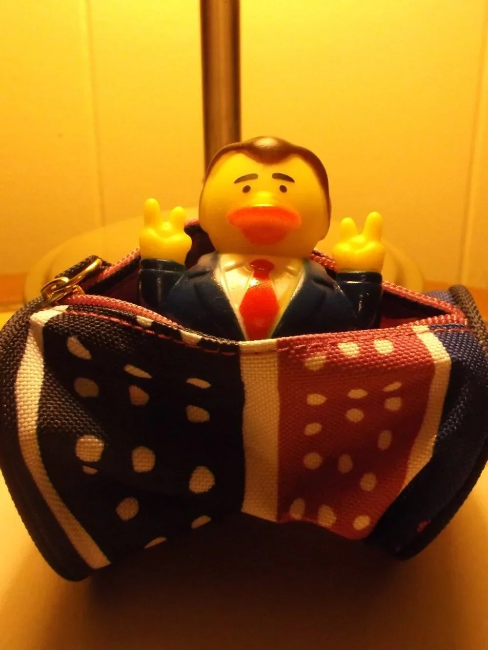 👜 Like New President Trump Rubber Duck + Estée Lauder Oval Cosmetic Bag Bundle
